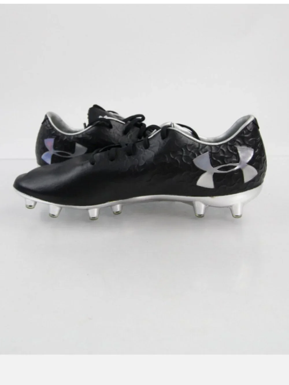 Men's  NWT Under Armour Magnetico Soccer cleats